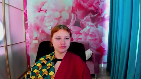 Snapshot of angelinalow chatting on 05.11.26 AngelinaLow online show from 05.11.26
