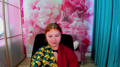 Snapshot of angelinalow chatting on 05.11.26 AngelinaLow online show from 05.11.26