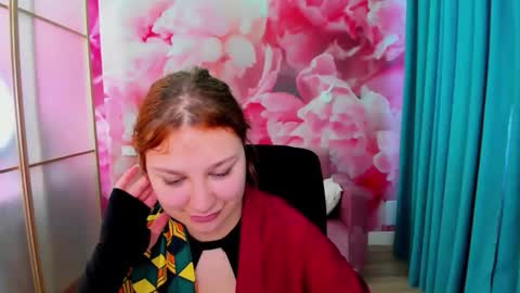 Snapshot of angelinalow chatting on 05.11.26 AngelinaLow online show from 05.11.26