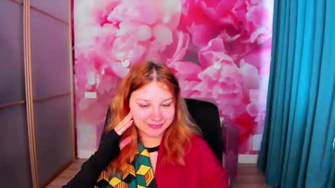 Snapshot of angelinalow chatting on 05.12.26 AngelinaLow online show from 05.12.26