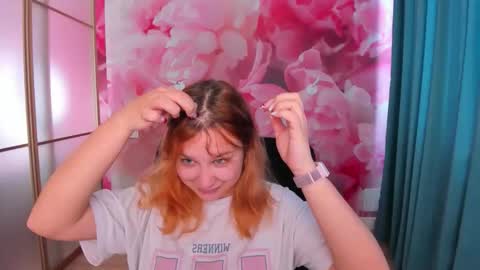 Snapshot of angelinalow chatting on 05.16.26 AngelinaLow online show from 05.16.26