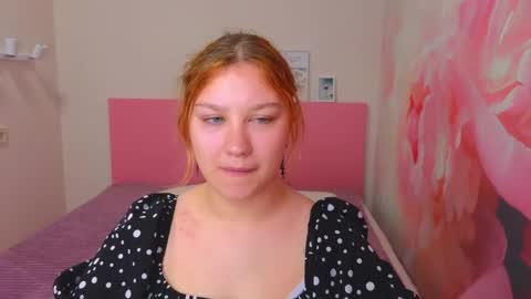Snapshot of angelinalow chatting on 05.23.26 AngelinaLow online show from 05.23.26