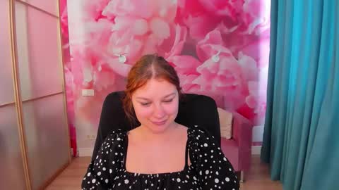 Snapshot of angelinalow chatting on 05.25.26 AngelinaLow online show from 05.25.26