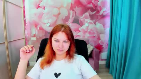 Snapshot of angelinalow chatting on 05.31.26 AngelinaLow online show from 05.31.26