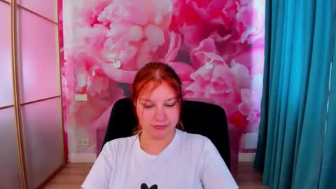 Snapshot of angelinalow chatting on 06.01.26 AngelinaLow online show from 06.01.26