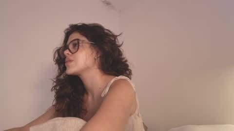 Snapshot of angelinarosss_ chatting on 05.18.26 online show from 05.18.26