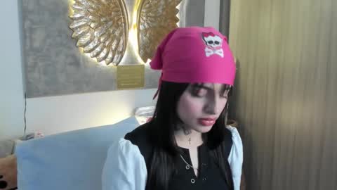 Angeline Smith  online show from 11.01.25