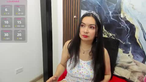 Snapshot of angelinee39 chatting on 10.14.25 angeline online show from 10.14.25