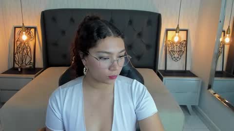 Snapshot of angelinemore chatting on 02.25.26 ANGELINE online show from 02.25.26