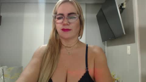 angelinna_12 online show from 09.28.25
