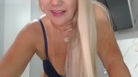 Snapshot of angelinna_12 chatting on 06.25.26 angelinna_12 online show from 06.25.26