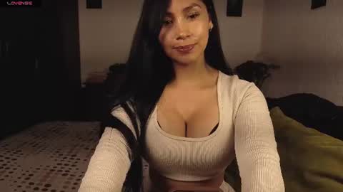 Snapshot of angellaisabella chatting on 06.12.26 ANGELA ISABELLA online show from 06.12.26