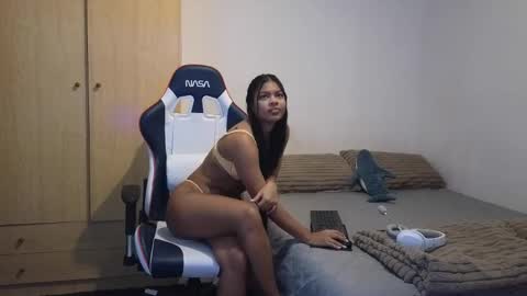 Snapshot of angellyrodriguez1234 chatting on 10.29.25 Angelly online show from 10.29.25