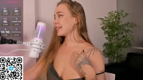 Snapshot of angelpaull chatting on 03.10.25 Angel online show from 03.10.25