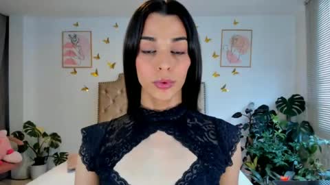 Snapshot of angie_modelo chatting on 06.25.26 Anabella online show from 06.25.26