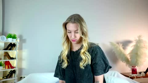 Snapshot of angry_tomato_ chatting on 01.01.25 Lera My next stream on November 30 online show from 01.01.25