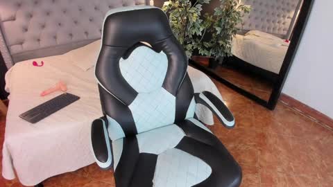 angy_avila online show from 01.31.25