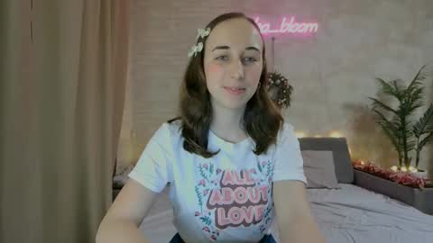 Snapshot of anikabloom chatting on 01.05.25 anikabloom online show from 01.05.25