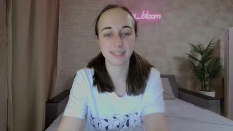 Snapshot of anikabloom chatting on 01.22.25 anikabloom online show from 01.22.25