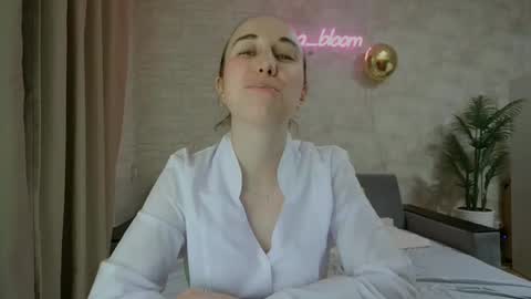 Snapshot of anikabloom chatting on 02.18.25 anikabloom online show from 02.18.25