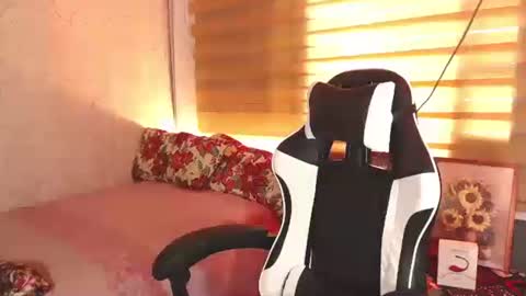 Snapshot of anikkafox chatting on 10.31.25 Nikka online show from 10.31.25