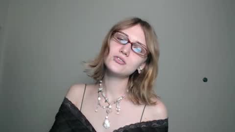 Snapshot of anisiaaa_lovesyou chatting on 10.04.25 Anisia online show from 10.04.25