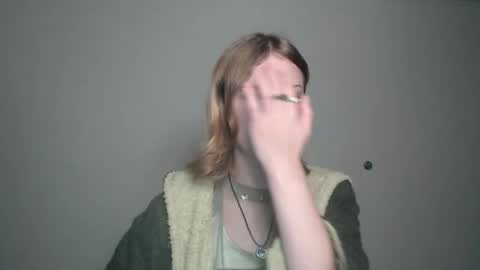 Snapshot of anisiaaa_lovesyou chatting on 10.11.25 Anisia online show from 10.11.25