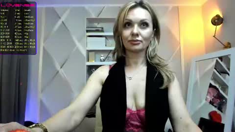 Snapshot of anita_forever chatting on 06.19.26 Anita online show from 06.19.26