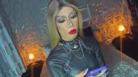 Snapshot of anitacruisze chatting on 01.12.25 Miss Ann online show from 01.12.25