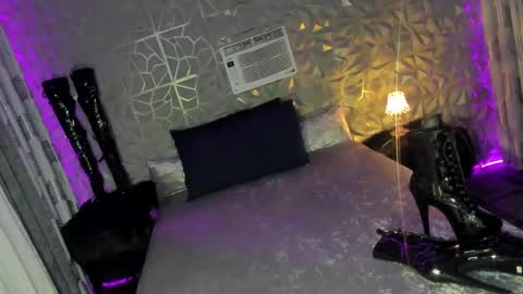 Snapshot of anitacruisze chatting on 01.16.25 Miss Ann online show from 01.16.25