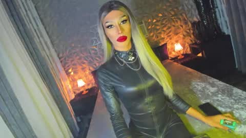 Snapshot of anitacruisze chatting on 01.27.25 Miss Ann online show from 01.27.25