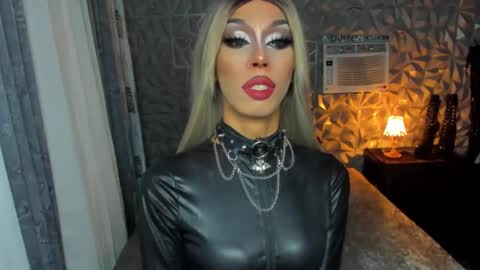 Snapshot of anitacruisze chatting on 02.18.25 Miss Ann online show from 02.18.25