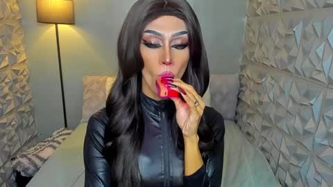 Snapshot of anitacruisze chatting on 03.10.25 Miss Ann online show from 03.10.25