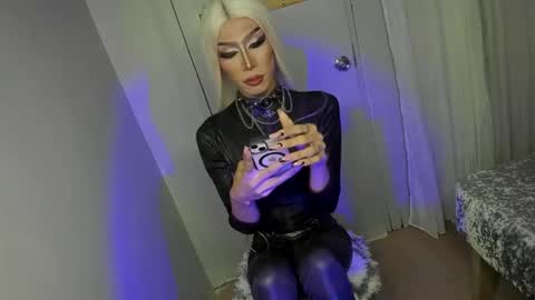 Snapshot of anitacruisze chatting on 09.08.25 Miss Ann online show from 09.08.25