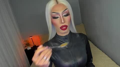 Snapshot of anitacruisze chatting on 09.28.25 Miss Ann online show from 09.28.25