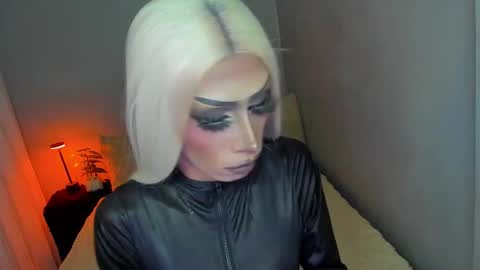 Snapshot of anitacruisze chatting on 10.04.25 Miss Ann online show from 10.04.25