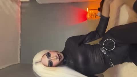 Snapshot of anitacruisze chatting on 10.07.25 Miss Ann online show from 10.07.25