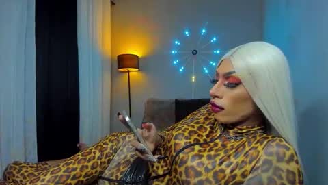 Snapshot of anitacruisze chatting on 11.24.25 Miss Ann online show from 11.24.25