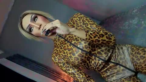 Snapshot of anitacruisze chatting on 11.27.25 Miss Ann online show from 11.27.25