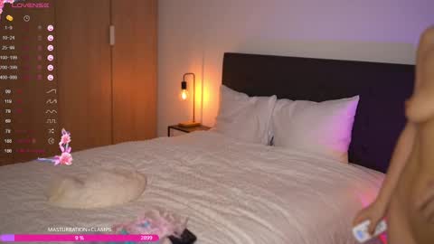 Snapshot of anitaraj_ chatting on 03.12.25 Im Anita thumb up me please its important online show from 03.12.25