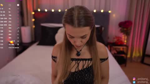 Snapshot of anitaraj_ chatting on 10.11.25 Im Anita thumb up me please its important online show from 10.11.25