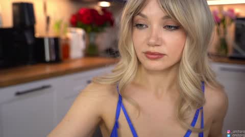 Im Anita thumb up me please its important online show from 03.13.26