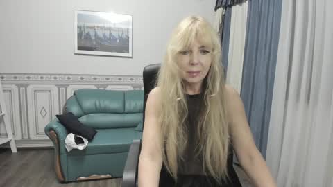 Anna Ditrih online show from 01.04.25