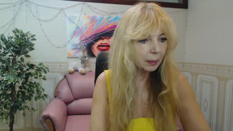 Anna Ditrih online show from 02.04.25