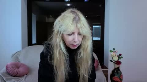 Anna Ditrih online show from 09.12.25