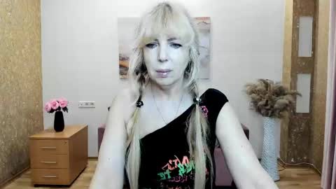 Snapshot of anna_ditrih chatting on 05.16.26 Anna Ditrih online show from 05.16.26
