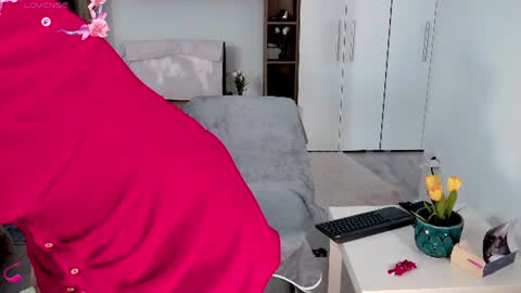 Snapshot of anna_glamlovely chatting on 06.26.26 Anna online show from 06.26.26