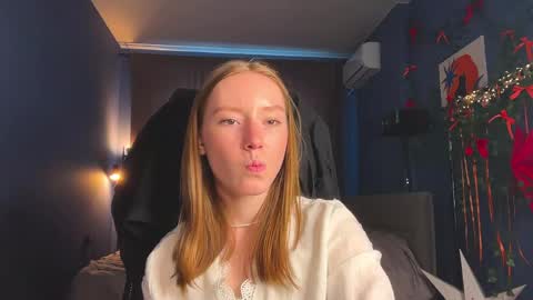Snapshot of anna_kare chatting on 04.16.26 Anna online show from 04.16.26