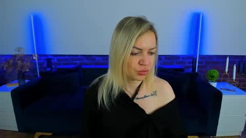 anna_snow9 online show from 10.26.25