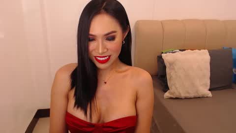 annabanana090690 online show from 10.20.25